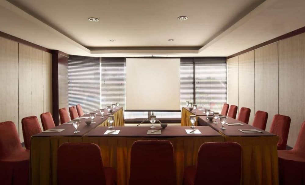 Hotel Santika Premiere Semarang Exterior foto